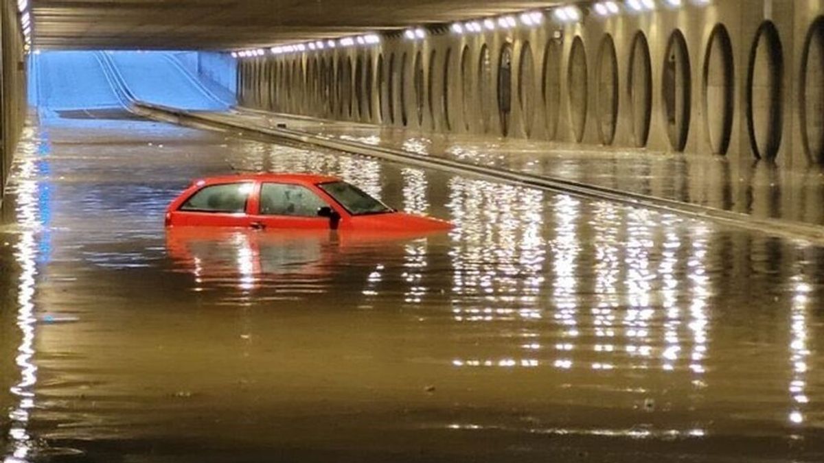 La tormenta histórica que inundó Valencia se quedó "estática" sobre la ciudad La tormenta histórica que inundó Valencia se quedó "estática" sobre la ciudad