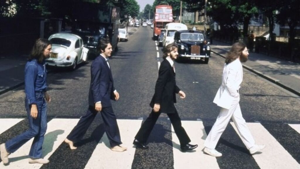 ¿Por qué Paul McCartney aparece descalzo en la portada de 'Abbey Road'?