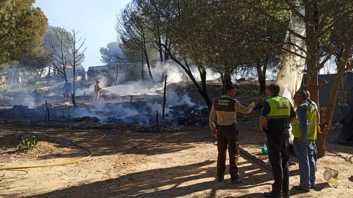 Un incendio afecta a 20 chabolas de un asentamiento de Lucena del Puerto