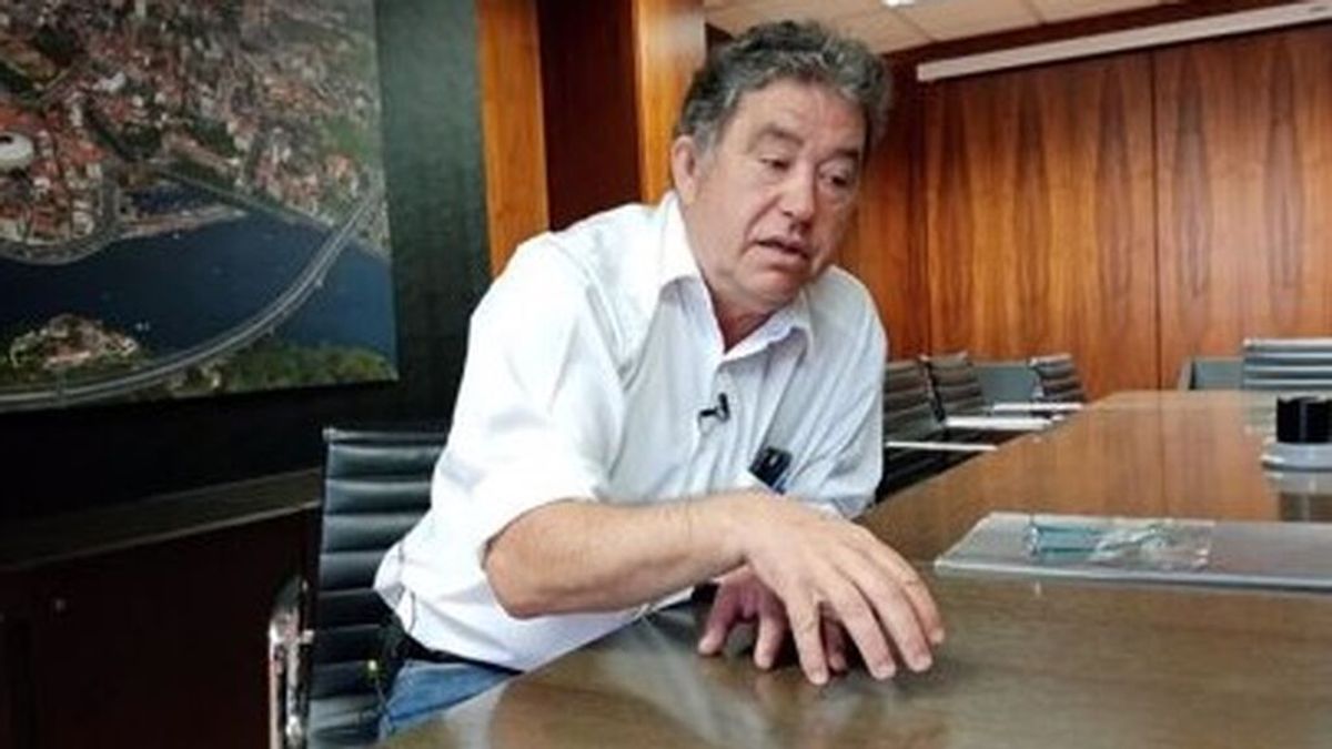 Condenado a pagar 180 el trabajador de Ence que dio dos patadas al coche del alcalde de Pontevedra Condenado a pagar 180 el trabajador de Ence que dio dos patadas al coche del alcalde de Pontevedra
