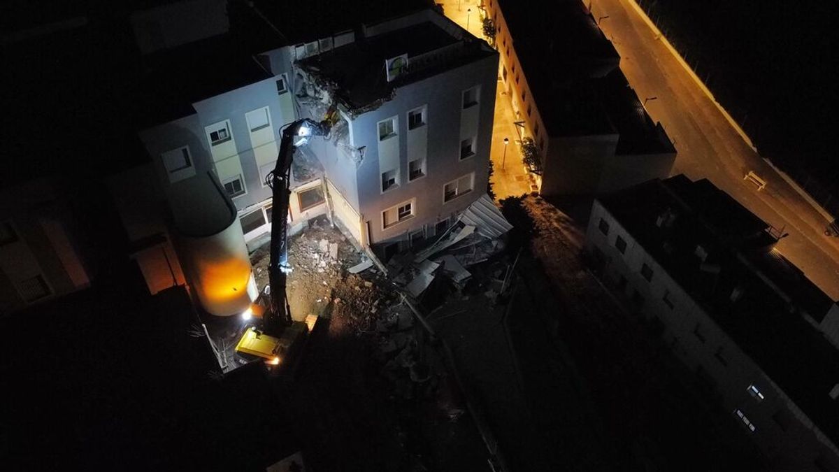 Derribada una residencia de mayores en Almería por el riesgo de derrumbe tras las lluvias Derribada una residencia de mayores en Almería por el riesgo de derrumbe tras las lluvias