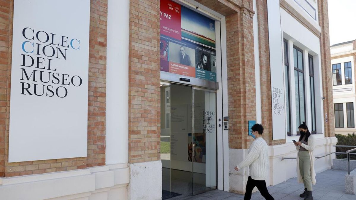 El Museo Ruso de Málaga descuelga los cuadros: "Ojalá la guerra acabe y podamos retomarlo" El Museo Ruso de Málaga descuelga los cuadros: "Ojalá la guerra acabe y podamos retomarlo"
