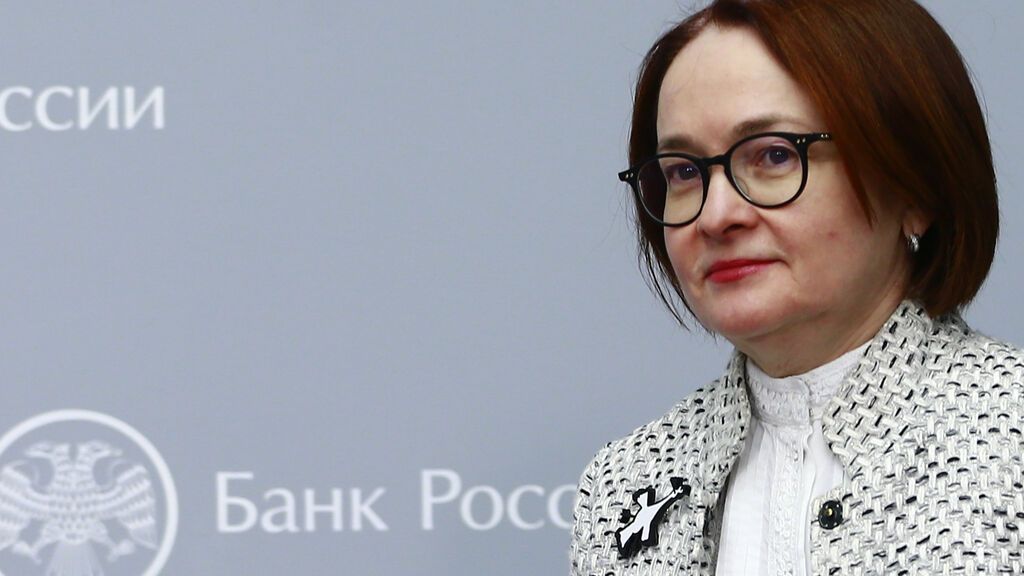 Elvira Nabiullina, la mayor banquera de Putin que utiliza su vestimenta para "decir lo que está pensando"