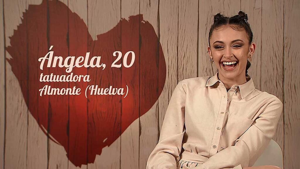 Ángela confiesa en ‘First Dates’ lo que más le gusta hacer: “Tirarme con un carrito del Mercadona por una cuesta de arena”