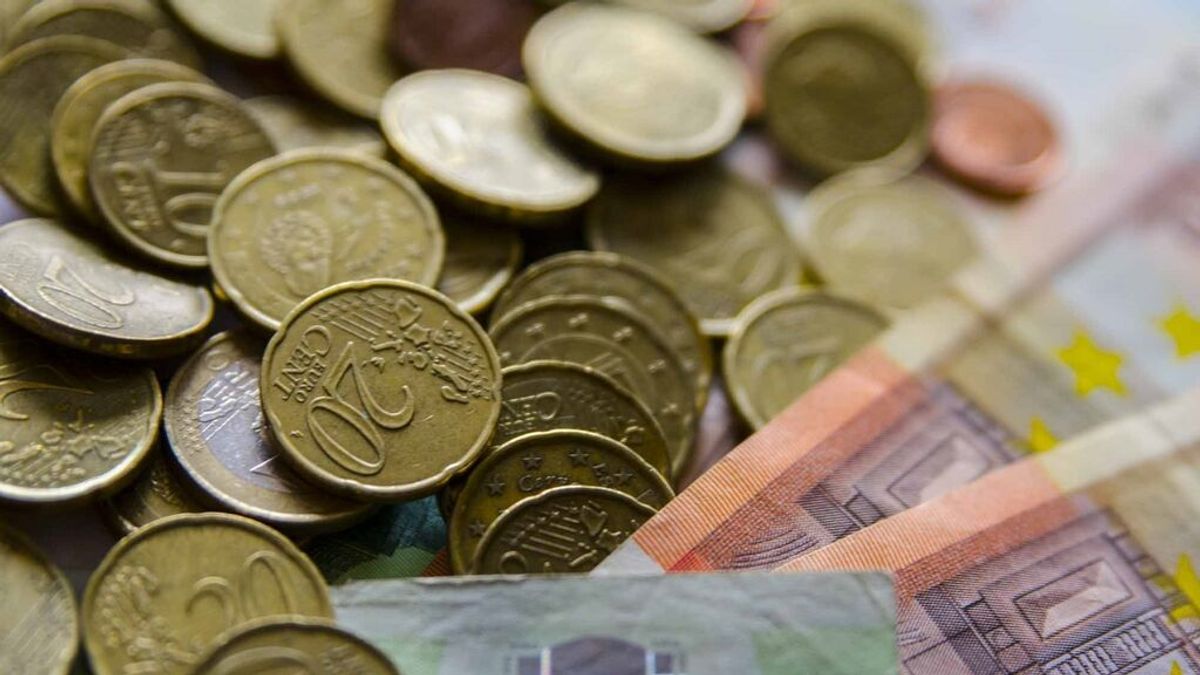 El Tesoro coloca 5.606 millones en bonos, cerca del máximo previsto, y eleva el interés ofrecido El Tesoro coloca 5.606 millones en bonos, cerca del máximo previsto, y eleva el interés ofrecido