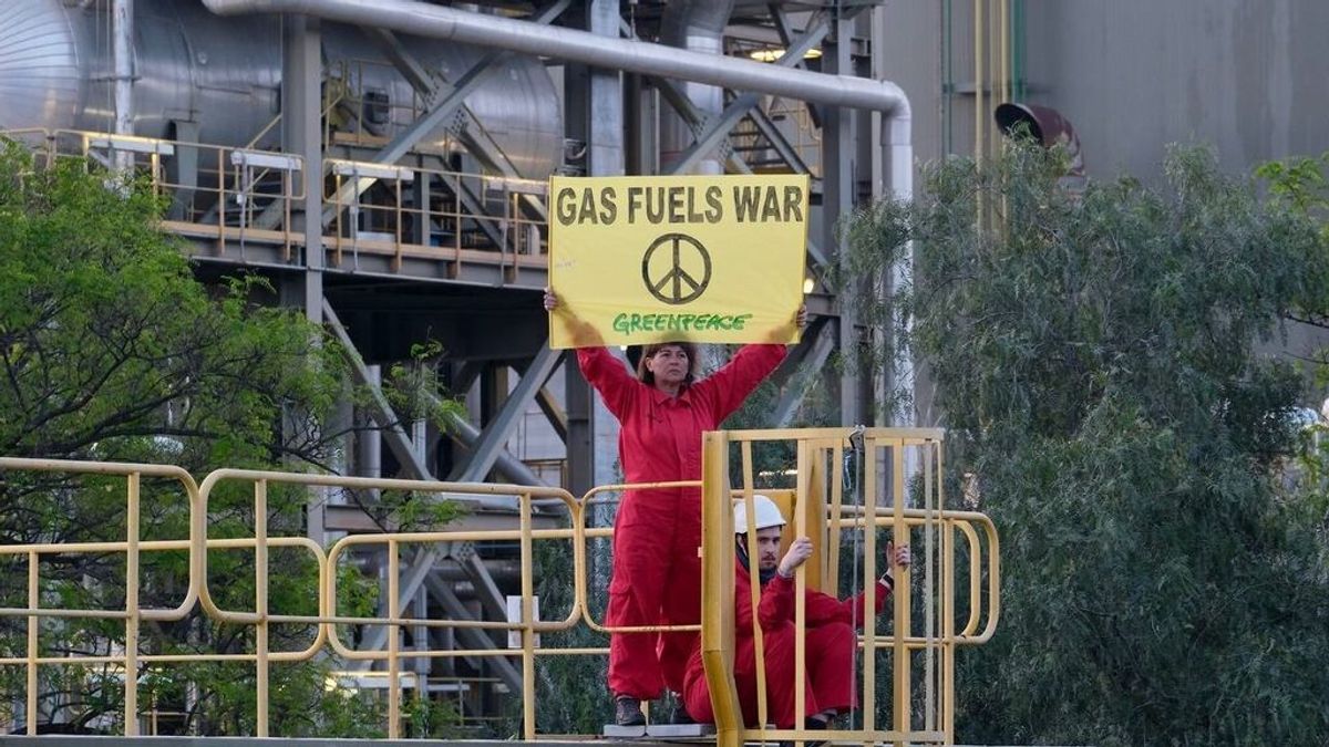 "El gas financia la guerra de Ucrania": Greenpeace protesta en una central térmica contra el gas ruso de Naturgy "El gas financia la guerra de Ucrania": Greenpeace protesta en una central térmica contra el gas ruso de Naturgy