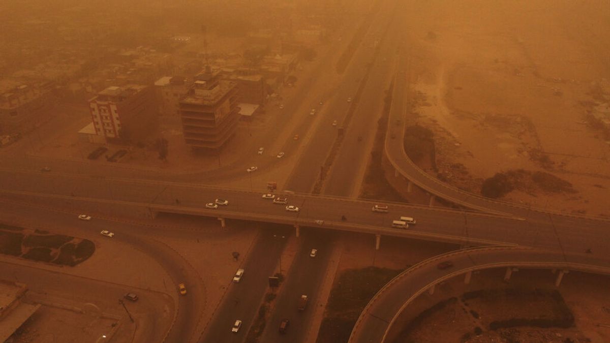 Una tormenta de arena inmensa en Irak envía a más de 1.000 personas al hospital