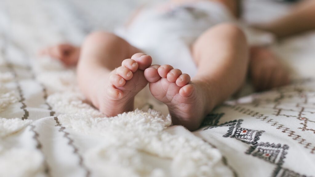 Una mujer finge estar embarazada para robarle el hijo recién nacido a su amiga en Buenos Aires