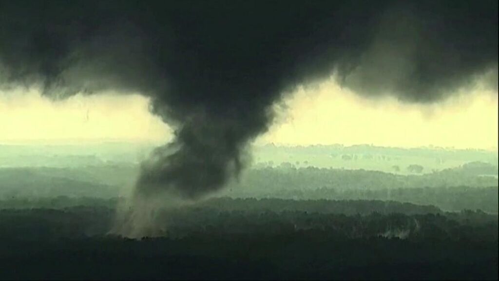 Varios tornados arrasan Oklahoma, Estados Unidos: hay decenas de casas destrozadas