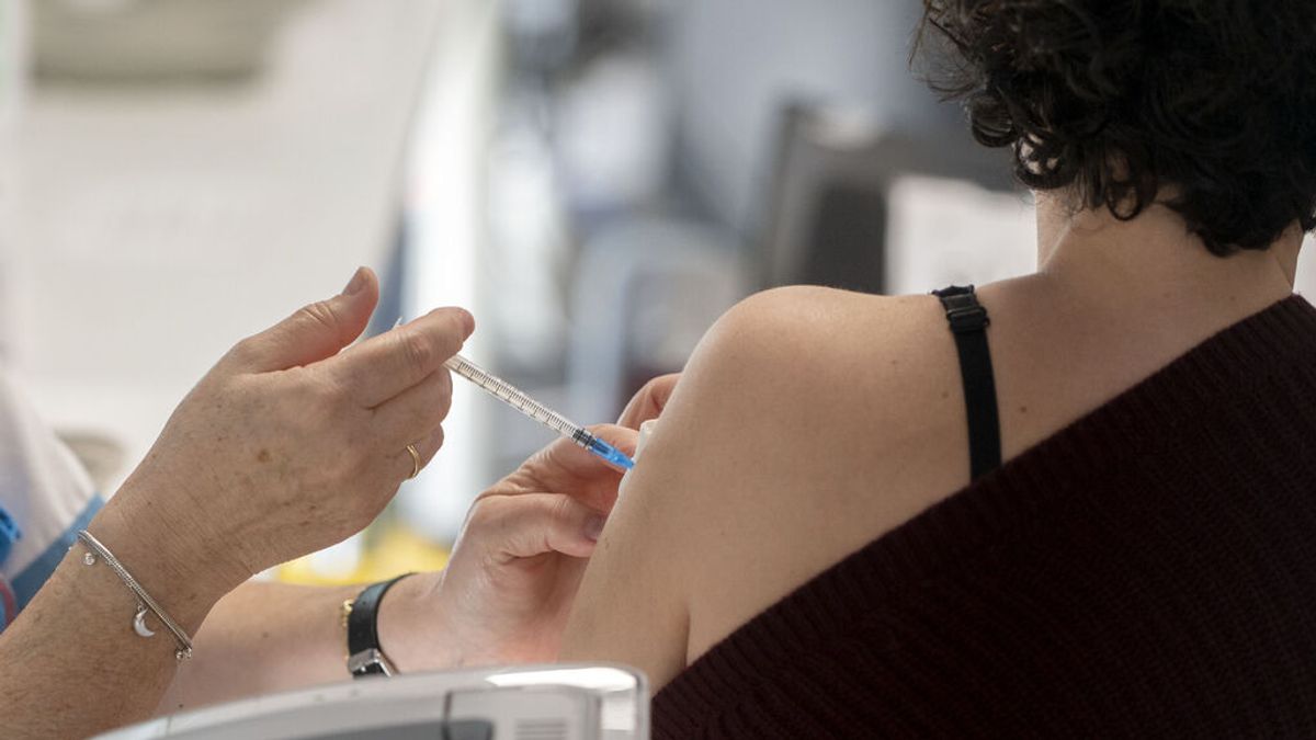 La vacuna del Covid-19 provoca una trombopenia trombótica secundaria similar a la inducida por heparina La vacuna del Covid-19 provoca una trombopenia trombótica secundaria similar a la inducida por heparina