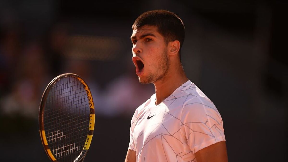 Alcaraz gana a Nadal en Madrid tras sobreponerse a una torcerdura de tobillo Alcaraz gana a Nadal en Madrid tras sobreponerse a una torcerdura de tobillo