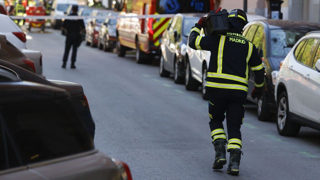 Buscan a dos operarios desaparecidos en la explosión de Madrid