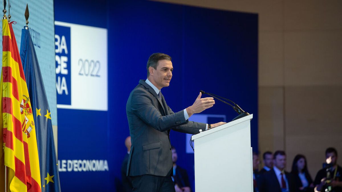 Sánchez, en Barcelona, en pleno escándalo Pegasus: "Hay turbulencias, pero pasarán" Sánchez, en Barcelona, en pleno escándalo Pegasus: "Hay turbulencias, pero pasarán"