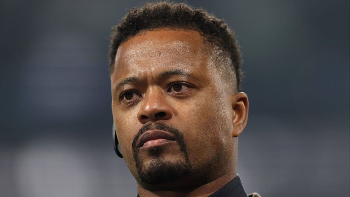 Evra denuncia la homofobia en el fútbol: "Si algunos de mis compañeros son homosexuales, no me ducharé" Evra denuncia la homofobia en el fútbol: "Si algunos de mis compañeros son homosexuales, no me ducharé"