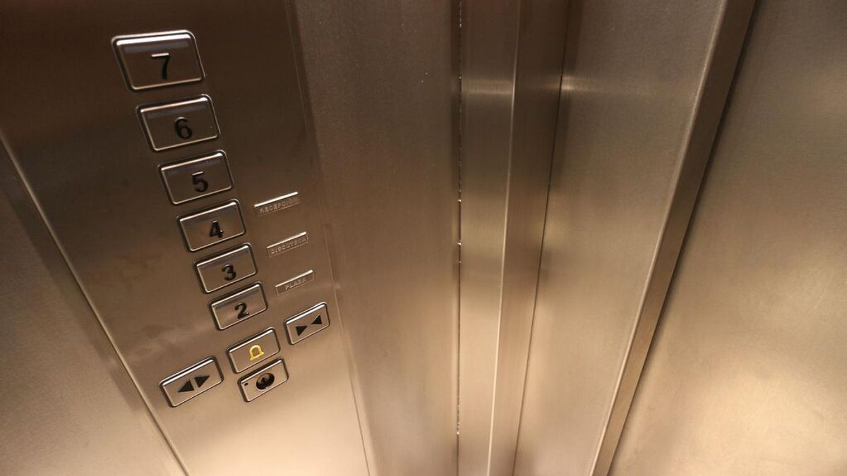 Detenido en A Coruña por agredir y robar el bolso a una anciana en el ascensor de su casa Detenido en A Coruña por agredir y robar el bolso a una anciana en el ascensor de su casa