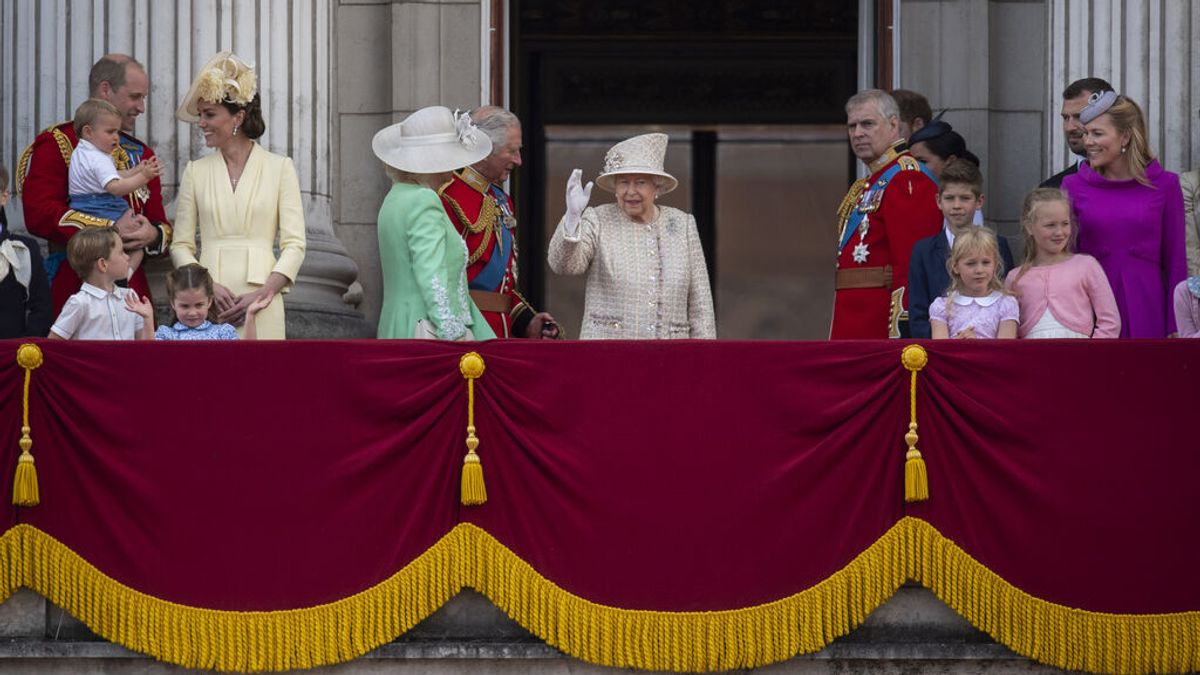 Isabel II excluye a los príncipes Enrique y Andrés del balcón de Buckingham en el Jubileo