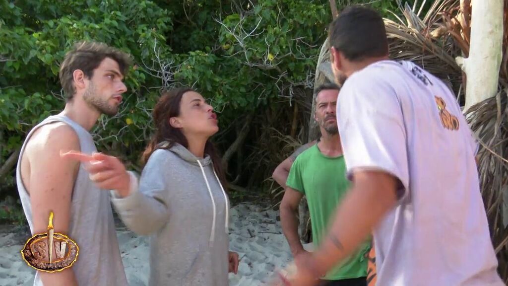 La fuerte discusión de Alejandro con sus compañeros en la playa