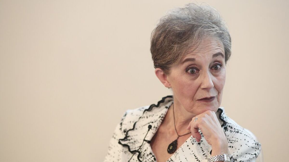 Miembros del CNI muestran apoyo a su directora con un largo aplauso en el 20 aniversario del centro Miembros del CNI muestran apoyo a su directora con un largo aplauso en el 20 aniversario del centro