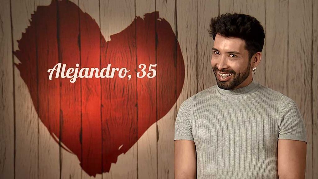 Alejandro, el soltero  más fiestero de ‘First Dates’: “Yo no me voy a ir a caminar al campo, yo necesito desfogar”