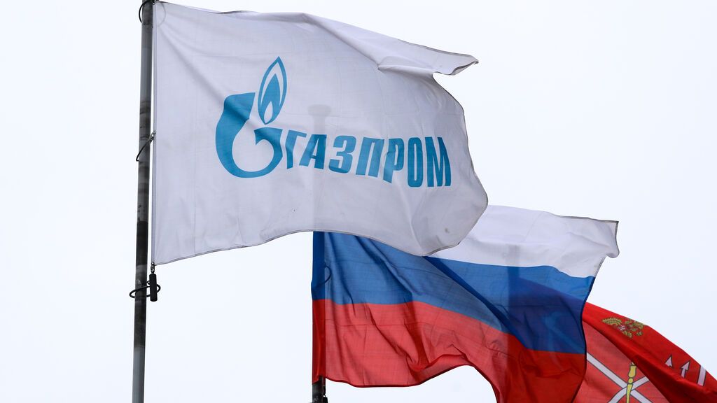 EuropaPress_4297942_filed_03_march_2022_russia_saint_petersburg_flag_with_the_gazprom_logo_is