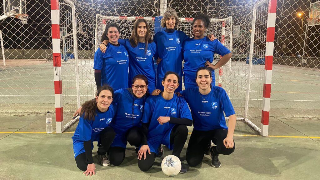 Impulsan un equipo de fútbol femenino de inmigrantes como herramienta integradora en Barcelona