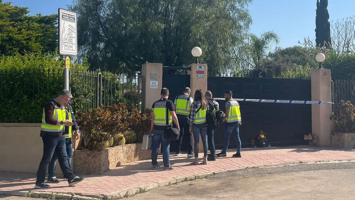Una mujer y su hijo de 16 años acusados del asesinato a tiros de una anciana en su chalé de Elche Una mujer y su hijo de 16 años acusados del asesinato a tiros de una anciana en su chalé de Elche
