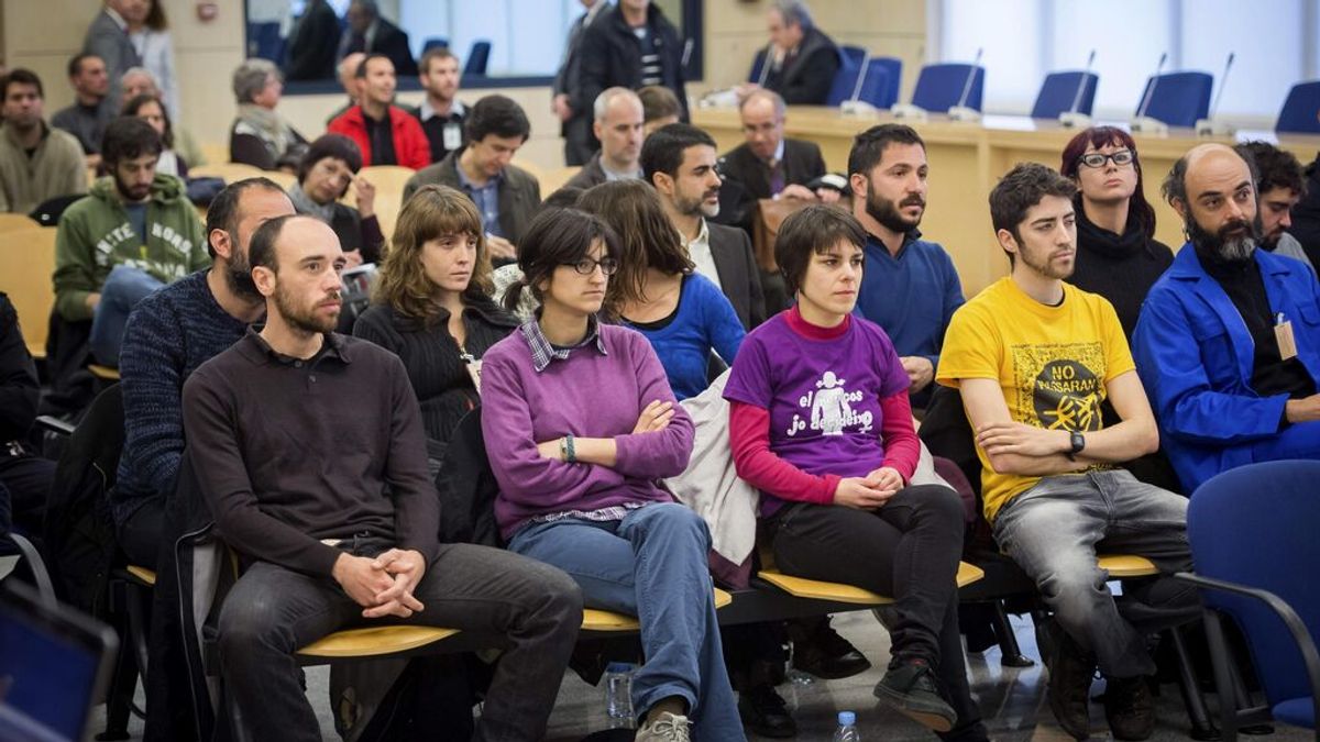Ninguno de los condenados por el asalto al Parlament entrará en prisión por un fallo del Gobierno Ninguno de los condenados por el asalto al Parlament entrará en prisión por un fallo del Gobierno