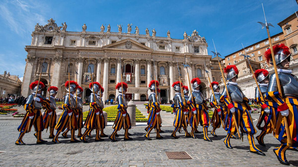 Hombre, soltero y católico: los requisitos para entrar en la Guardia Suiza del Vaticano