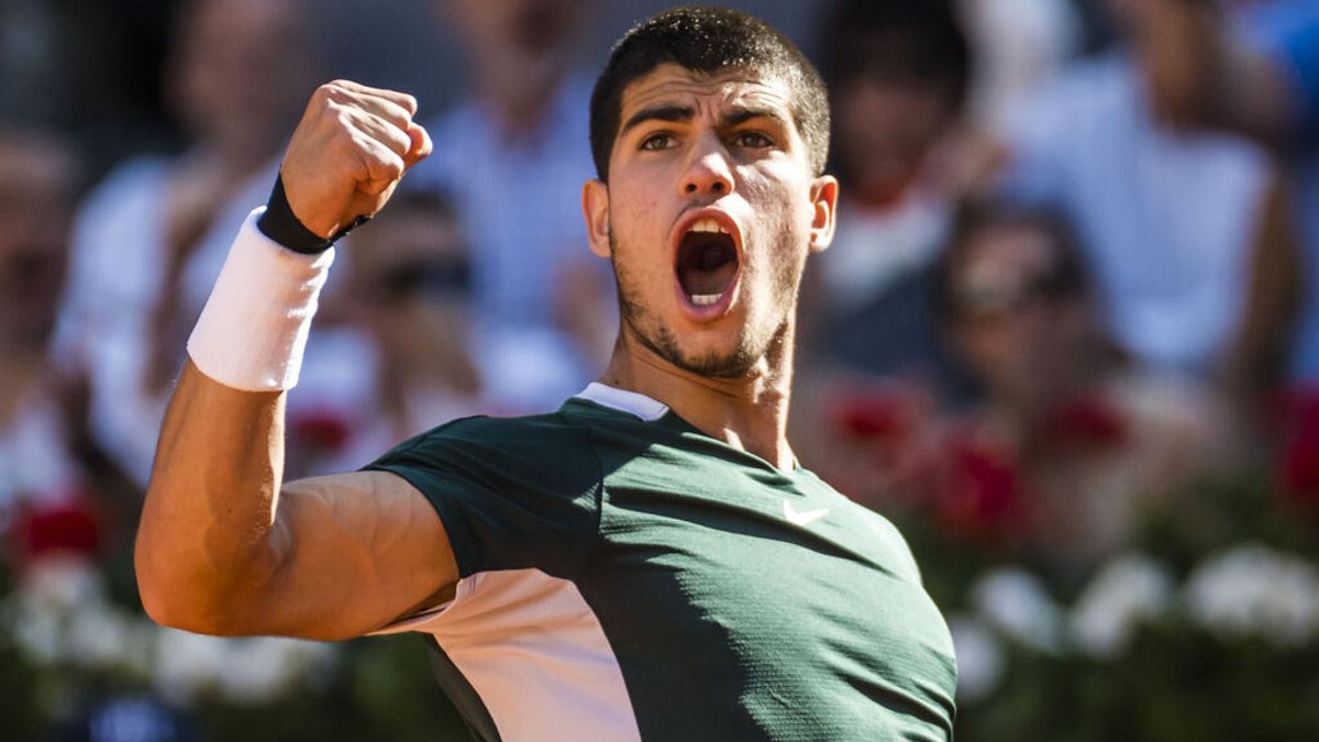 Alcaraz hace historia tras vencer a Djokovic en la semifinal del Open de Madrid Alcaraz hace historia tras vencer a Djokovic en la semifinal del Open de Madrid