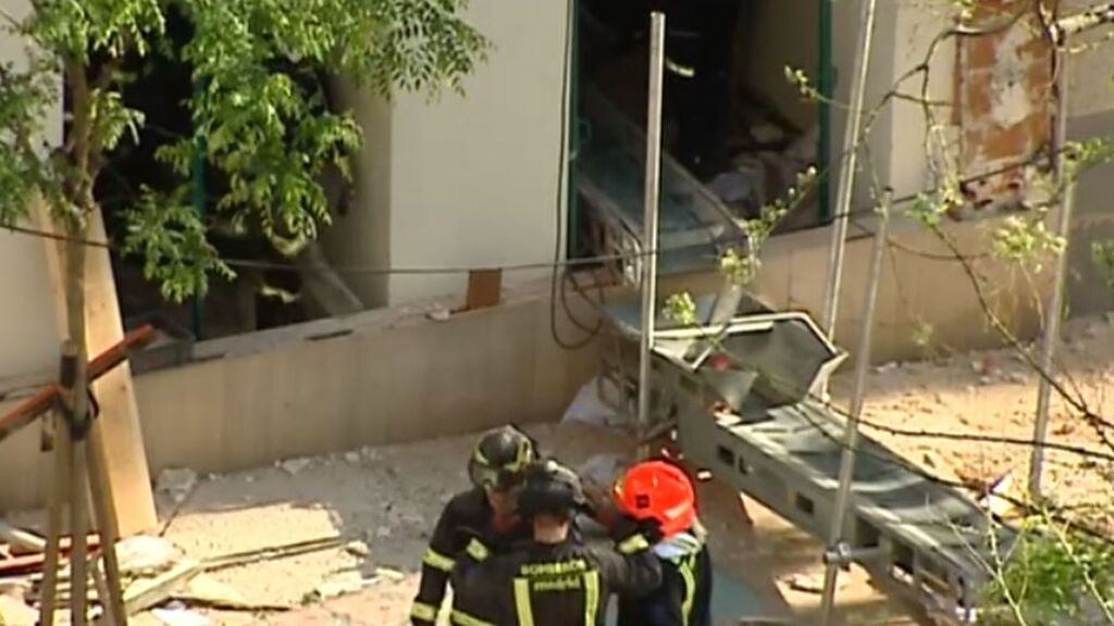 Los vecinos del edificio afectado por la explosión en el barrio de Salamanca continúan sin poder entrar