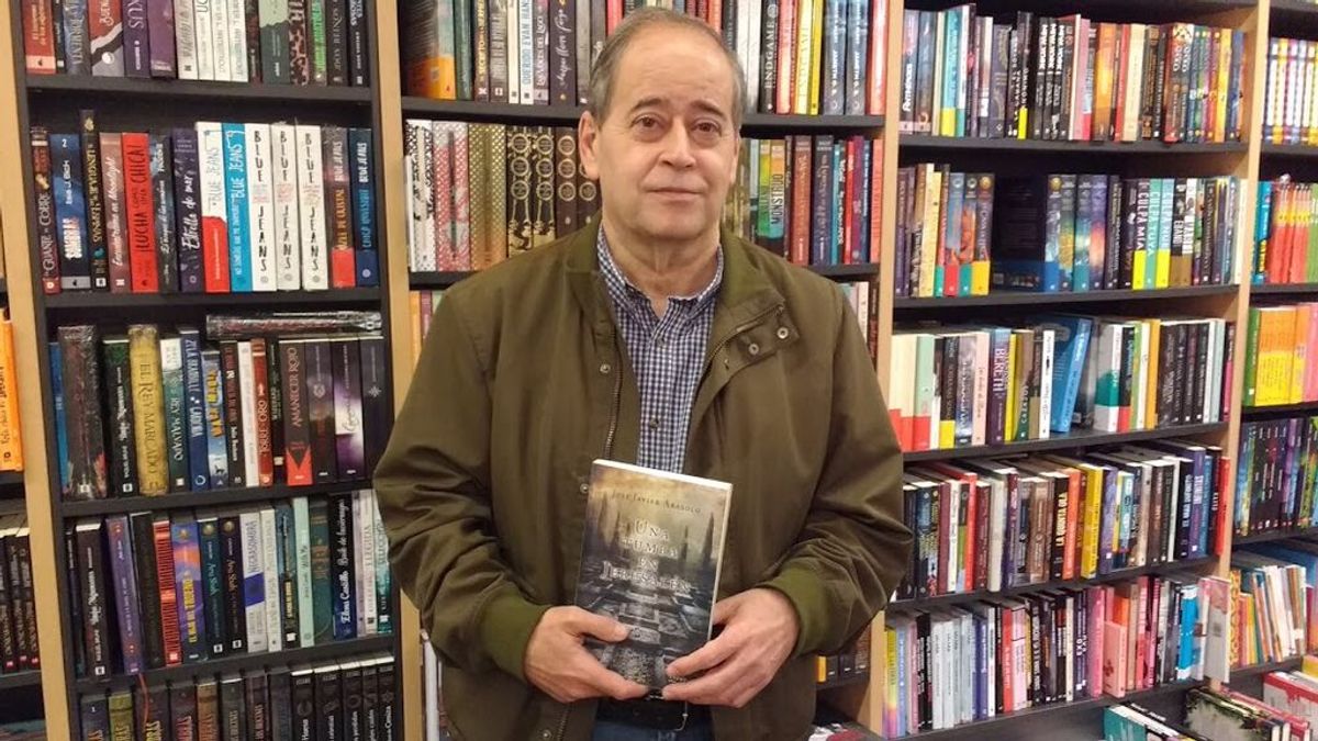 Muere a los 65 años el escritor bilbaíno de novela negra Javier Abasolo Muere a los 65 años el escritor bilbaíno de novela negra Javier Abasolo