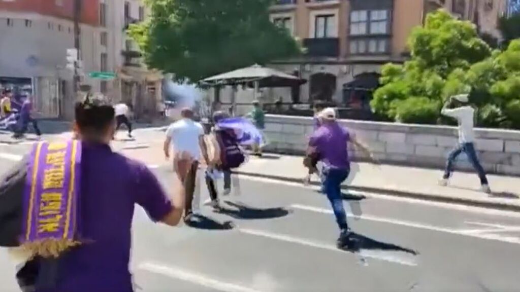 Seguidores del equipo de baloncesto israelí del Hapoel se enfrentan violentamente a manifestantes propalestinos