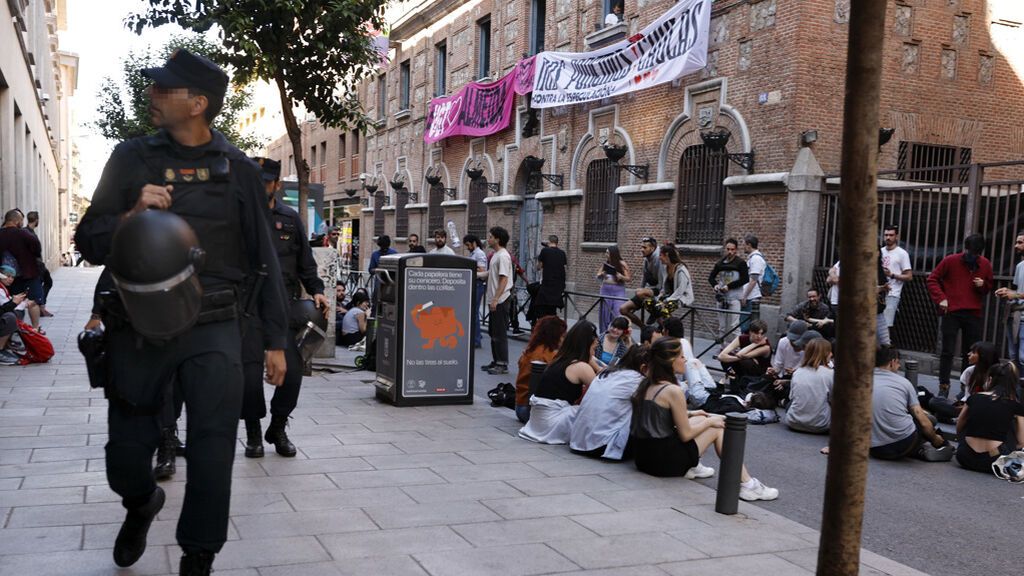 La Policía desaloja la antigua sede de UGT en Madrid okupada por 200 activistas