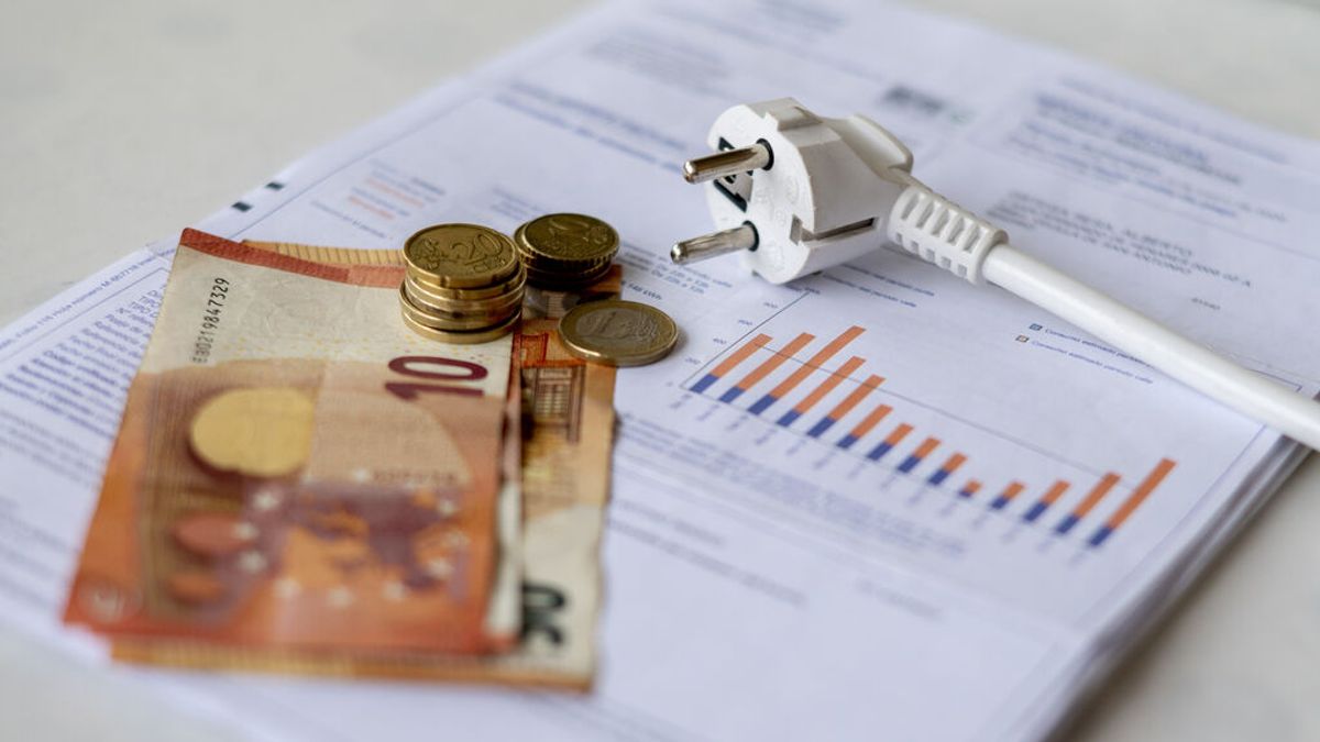 La luz sube este lunes un 21% tras cuatro días de bajadas y vuelve a superar los 200 euros/MWh La luz sube este lunes un 21% tras cuatro días de bajadas y vuelve a superar los 200 euros/MWh