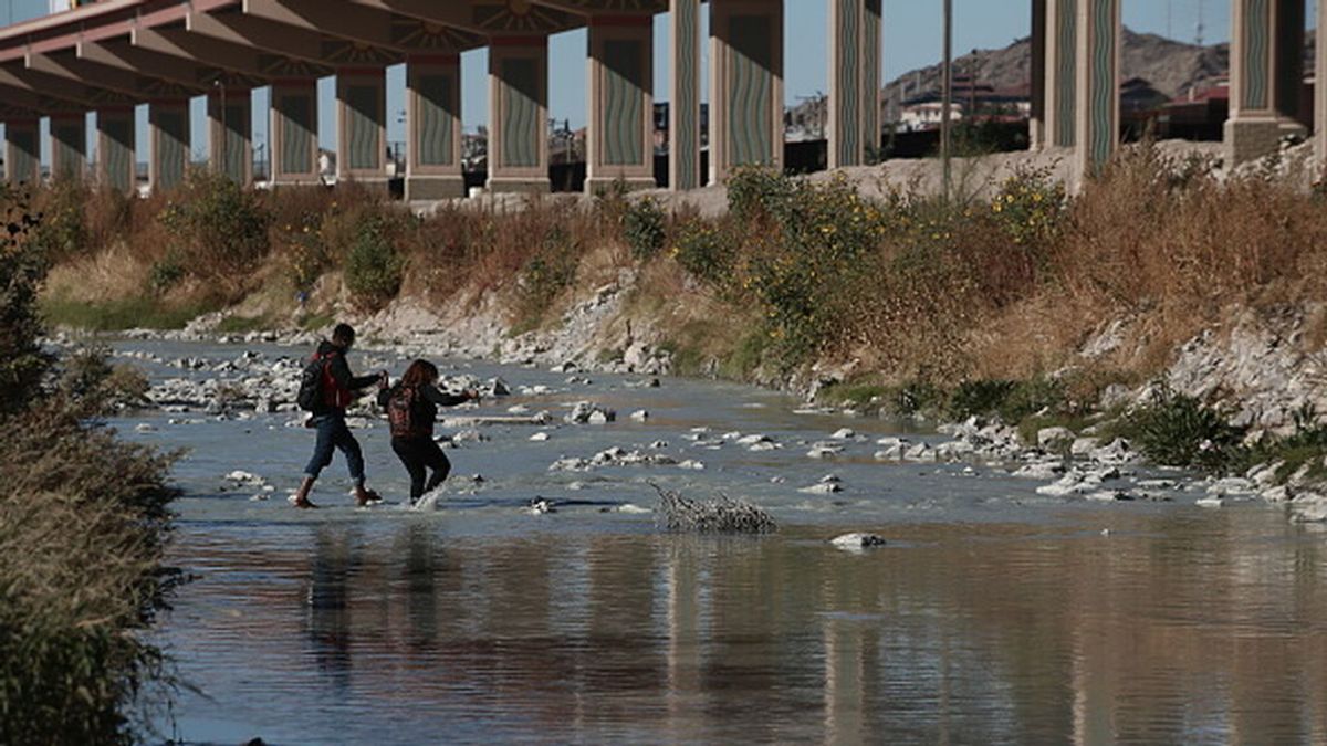 Una mujer busca desesperadamente a su hijo de un año: lo raptaron cuando cruzaban el río Bravo