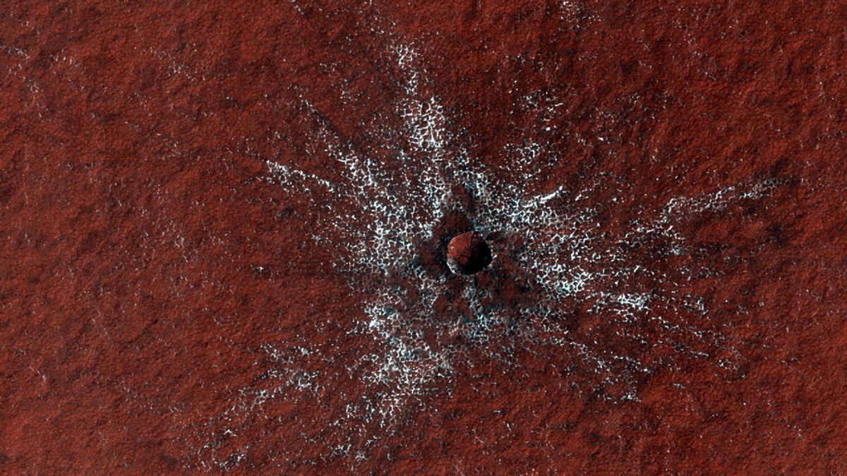 La NASA halla un cráter de impacto en Marte de hace apenas dos años
