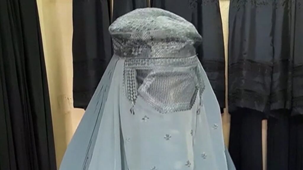 El retroceso en las libertades de las mujeres en Afganistán: ahora, obligadas a cubrirse la cara en público