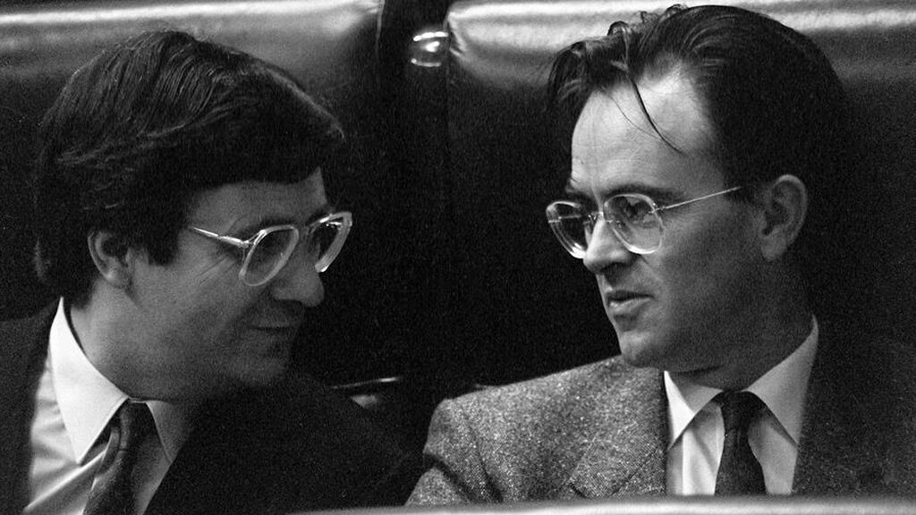 Hernández Mancha asiste al Debate del estado de la Nación de 1987
