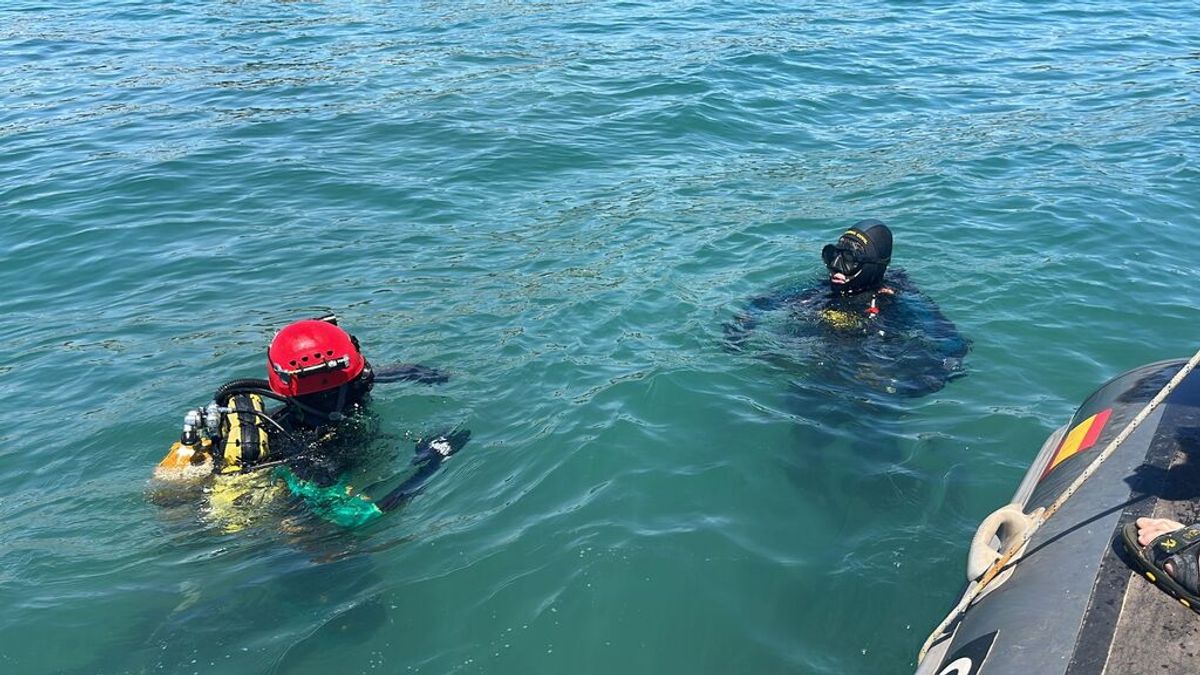 Guardia Civil y buzos de la Armada Española y norteamericana buscan a un buceador desaparecido en Rota Guardia Civil y buzos de la Armada Española y norteamericana buscan a un buceador desaparecido en Rota