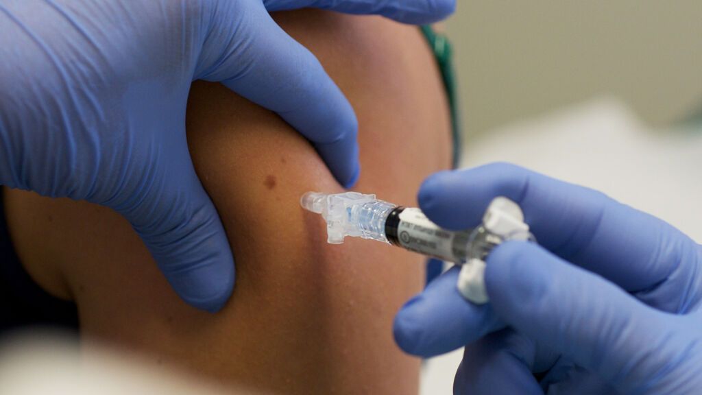 Repetir brazo y cambiar de vacuna: las claves para optimizar la inmunidad contra la covid