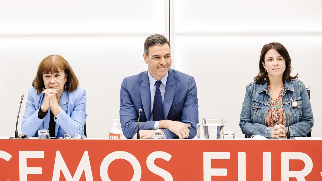 El PSOE cierra filas con Robles y dice que el Gobierno está dispuesto a desclasificar documentos secretos