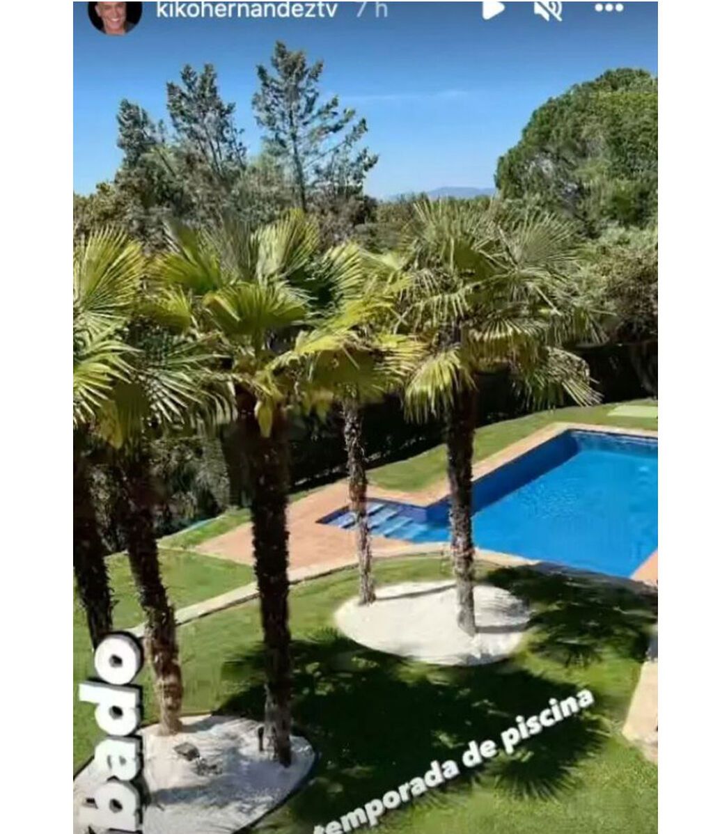 Kiko Hernández goza de un jardín privilegiado: con inmensa piscina y amplia zona ajardinada