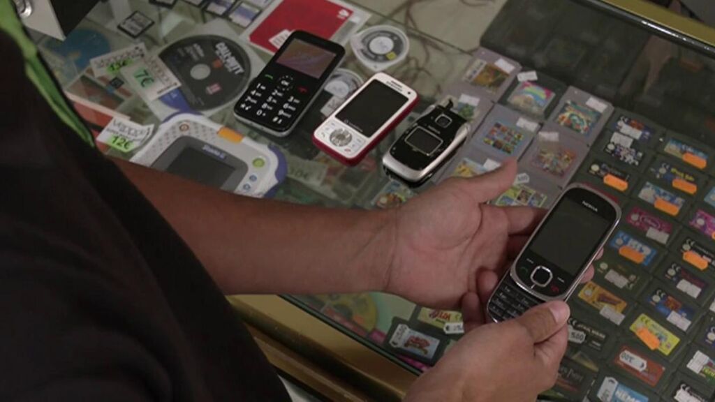 Aumenta la venta de los móviles 'tontos': solo en 2020 se demandaron 1000 millones