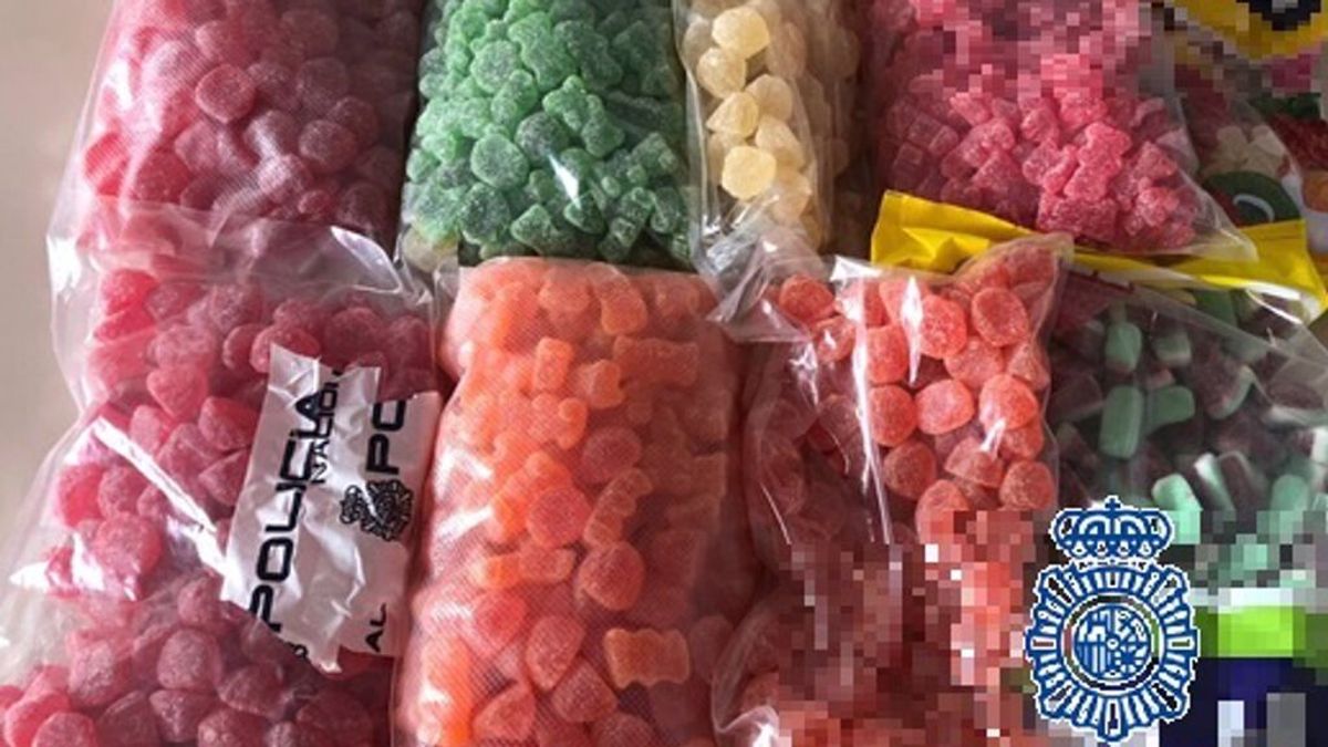 Incautan en Málaga 11 kilos de gominolas impregnadas de 'La bomba', una potente droga alucinógena Incautan en Málaga 11 kilos de gominolas impregnadas de 'La bomba', una potente droga alucinógena