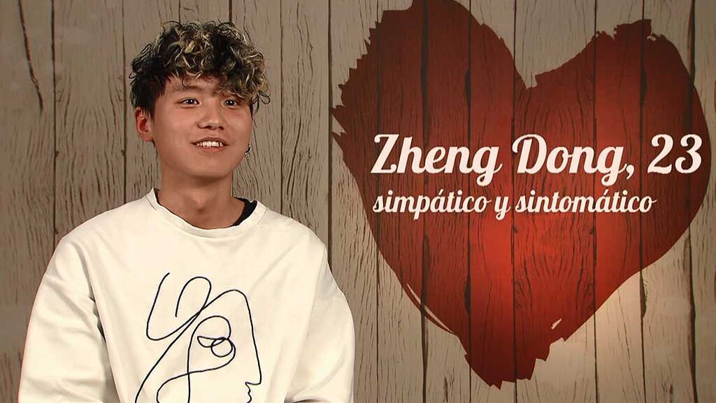 Zheng Dong come con la boca abierta en 'First Dates'
