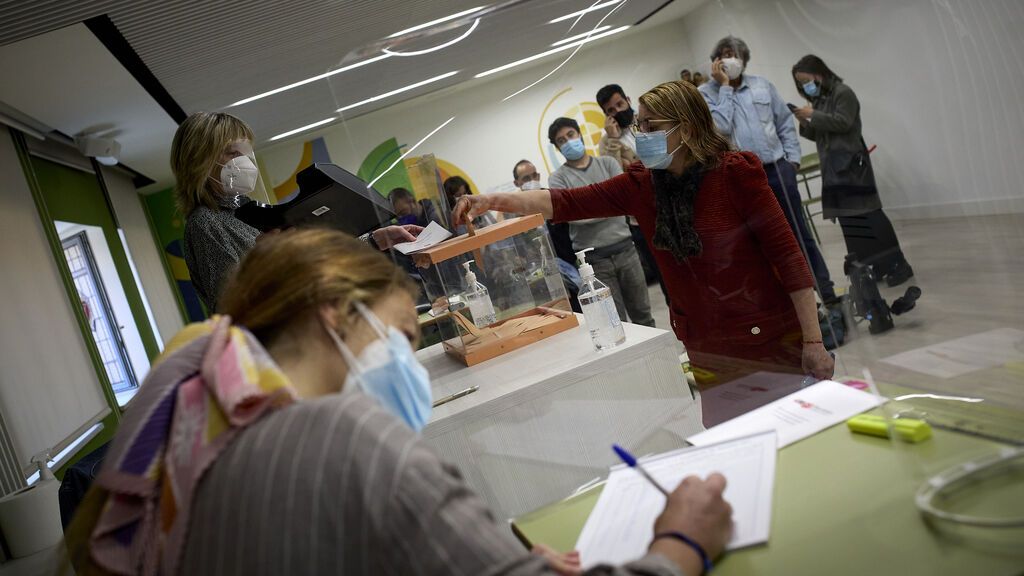 Los miembros de las mesas electorales de Andalucía cobraran 65 euros y los de la Junta Electoral hasta 4.000
