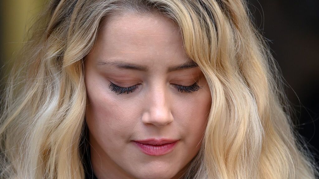 Acusan a Amber Heard de drogarse en pleno juicio por un video que se ha hecho viral en Twitter