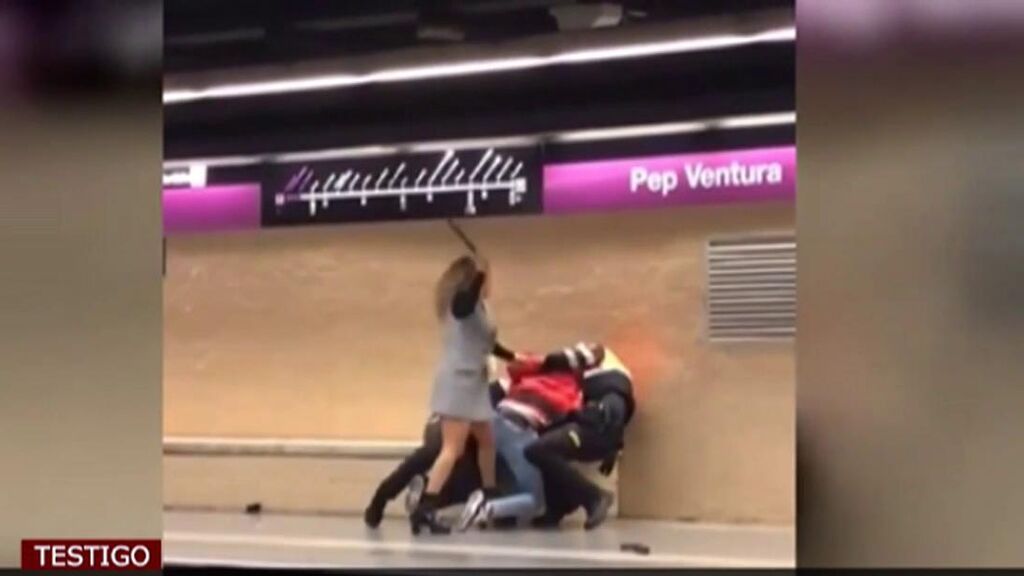 Aporrean a dos vigilantes de seguridad en el metro de Barcelona provocándoles graves heridas en la cabeza