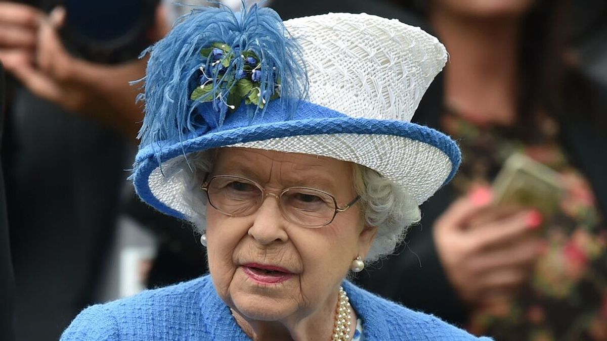 Isabel II se perderá la apertura del Parlamento por primera vez en 60 años y será sustituida por su hijo