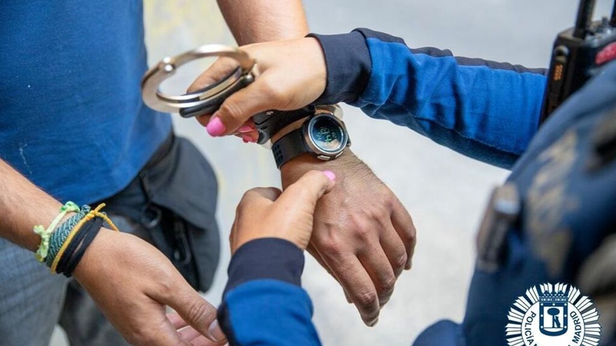 Detenido un chico de 16 años por apuñalar a otro de 15 en un centro comercial de Madrid Detenido un chico de 16 años por apuñalar a otro de 15 en un centro comercial de Madrid